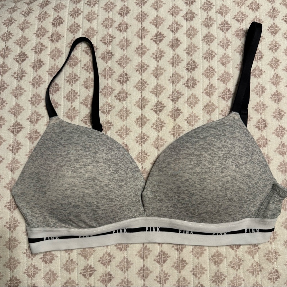 PINK Victoria's Secret Gray and Black T-Shirt Bra with Adjustable Straps